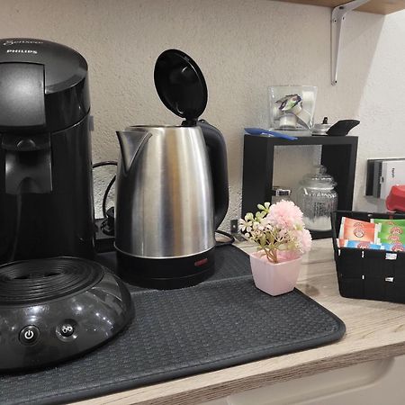 Lovely Oasis Apartment Schmelz Luaran gambar