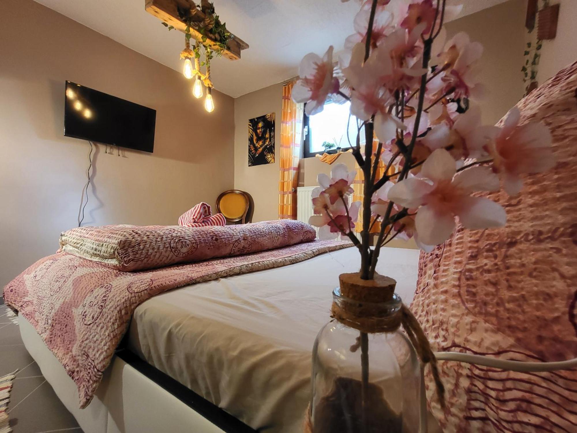 Lovely Oasis Apartment Schmelz Luaran gambar