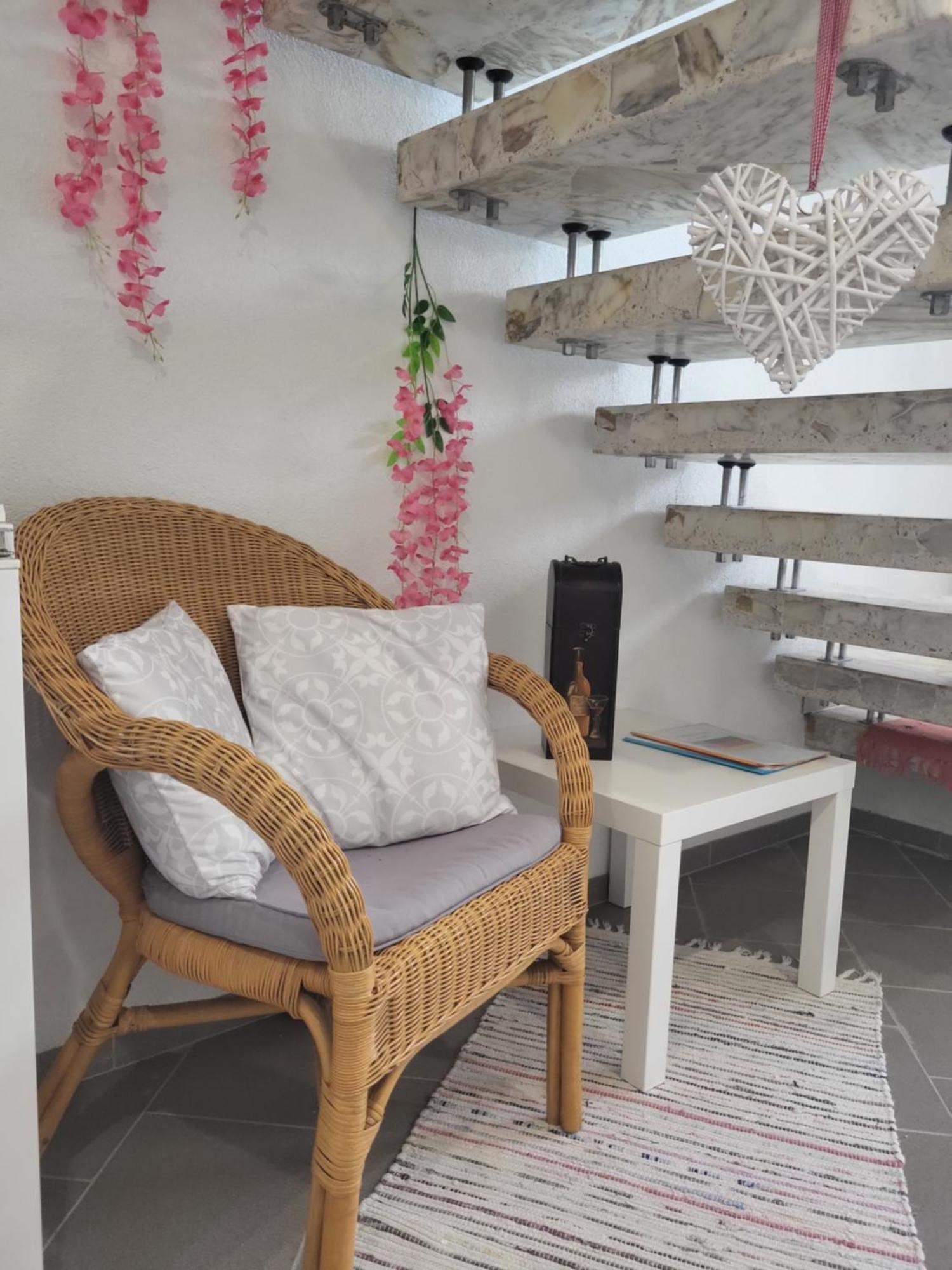Lovely Oasis Apartment Schmelz Luaran gambar